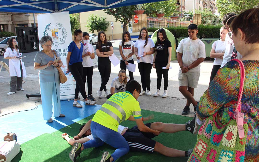 Talleres de primeros auxilios y reanimación cardiopulmonar con escolares. / B. Severino
