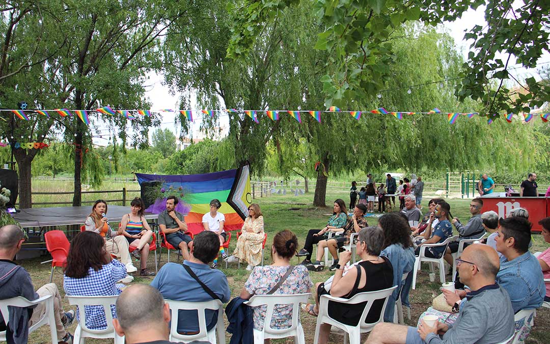 Celebración del Orgullo LGTBIQ+ en Alcorisa con las AMAS Rurales. / B. Severino
