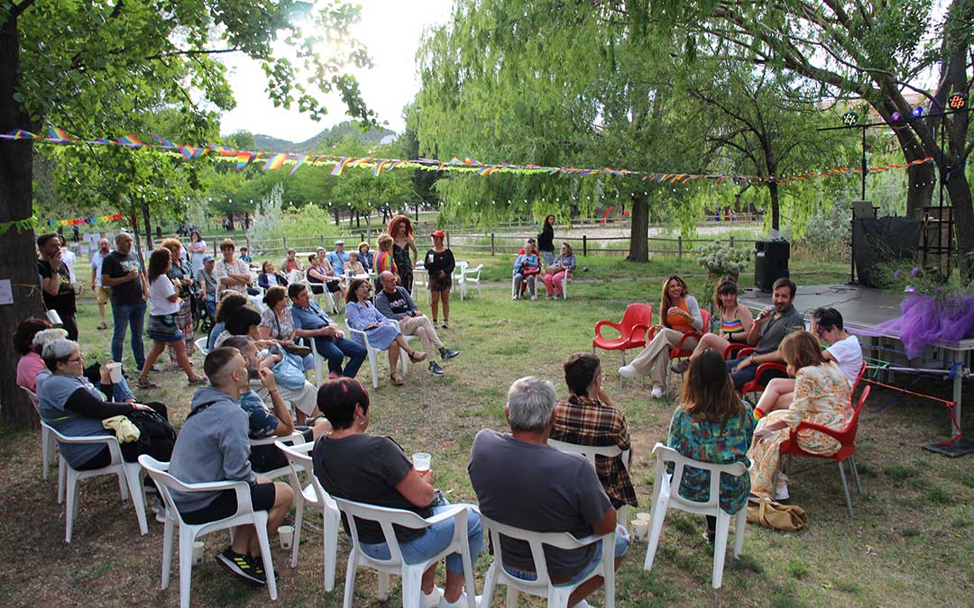 Celebración del Orgullo LGTBIQ+ en Alcorisa con las AMAS Rurales. / B. Severino