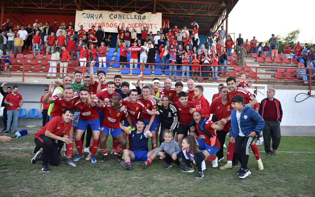 Celebración de los jugadores alcorisanos tras el pitido final. / Tomás Montero