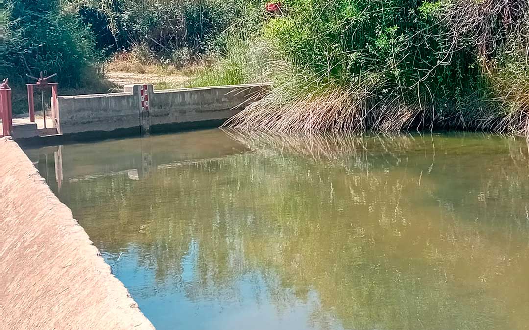 Imagen de este viernes, en la que ya no pasa agua por el azud del río Algars en el que Cretas capta agua / Ayuntamiento
