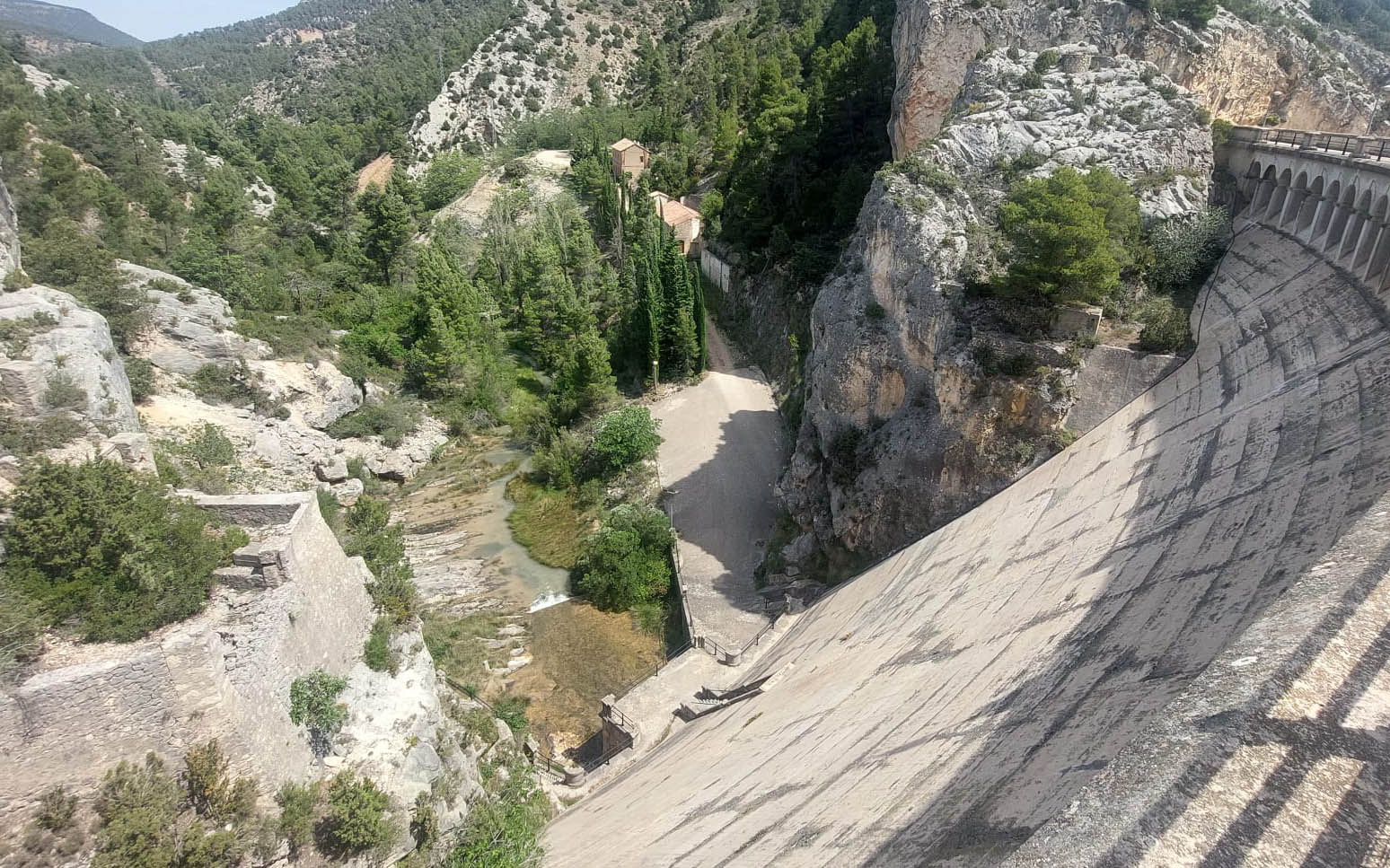 El embalse de Pena efectúa un desembalse parcial con 0,4 m3/s./ J.L.