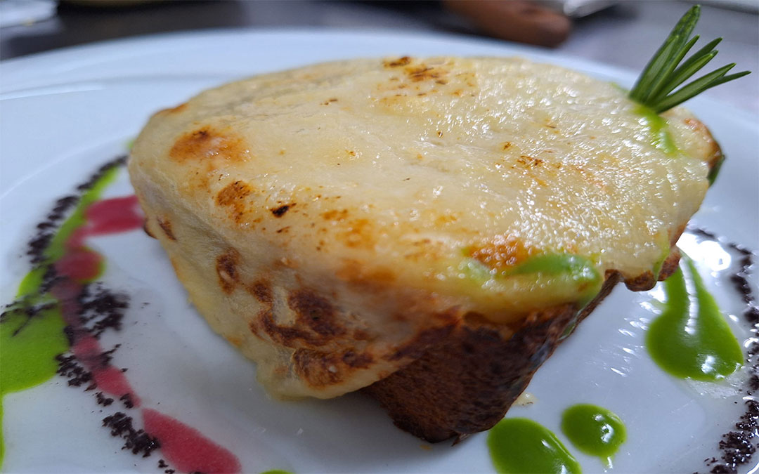 Brioche con brandada de bacalao y Tronchón./ Manuel Barrau