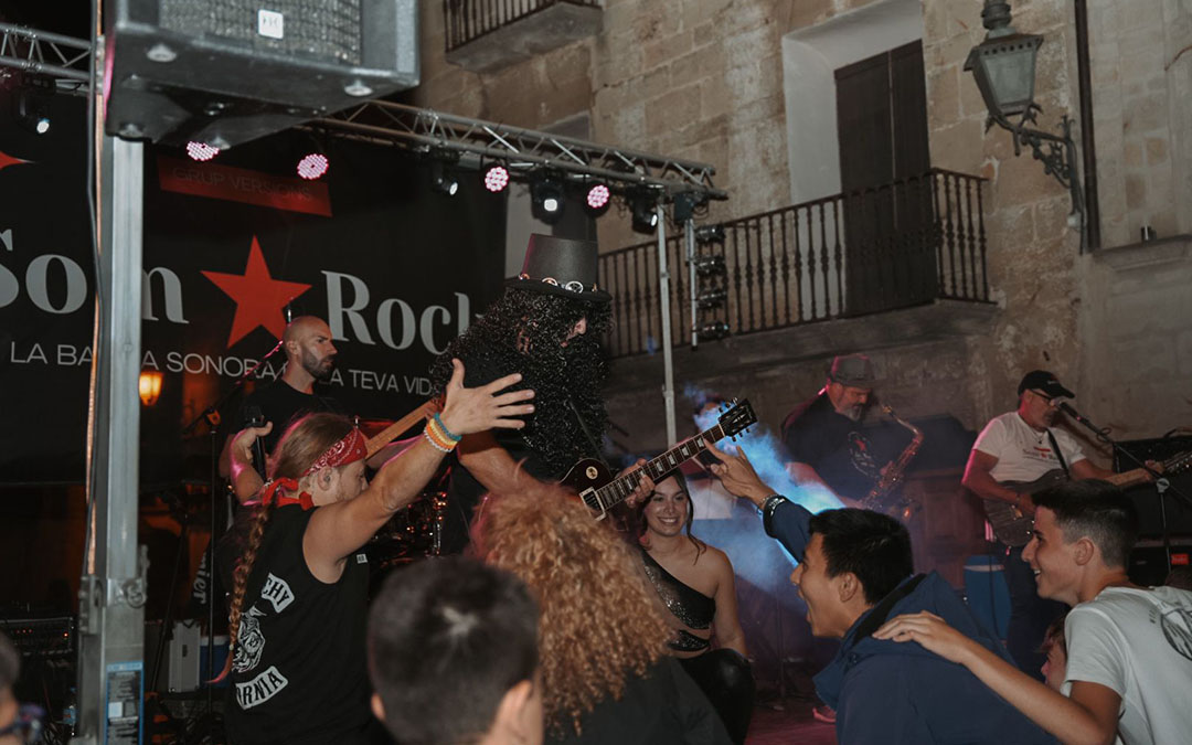En Calaceite la plaza de España acogió varias actuaciones musicales./ Raquel Monreal.