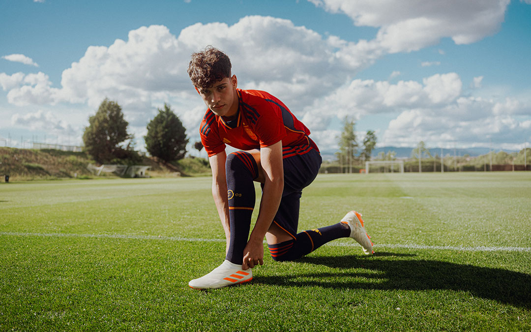 Héctor Fort, joven promesa del Barça y la Roja, posó para él en campaña de Adidas. / Canelita Estudio