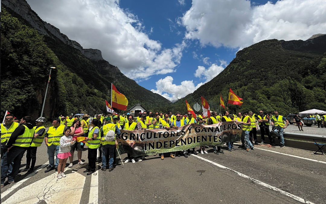 Estos cortes forman parte de los ocho convocados por varias asociaciones agrícolas que se enmarcan dentro de la Unión de Asociaciones del Sector Primario Independientes (Unaspi)./ L.C.