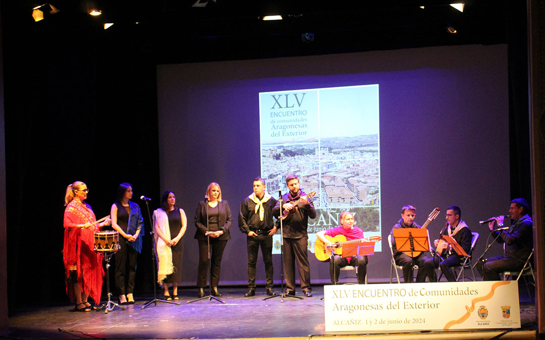 Actuación del Mini Grupo del Bajo Aragón en el acto de Aragoneses de Mérito. / B. Severino