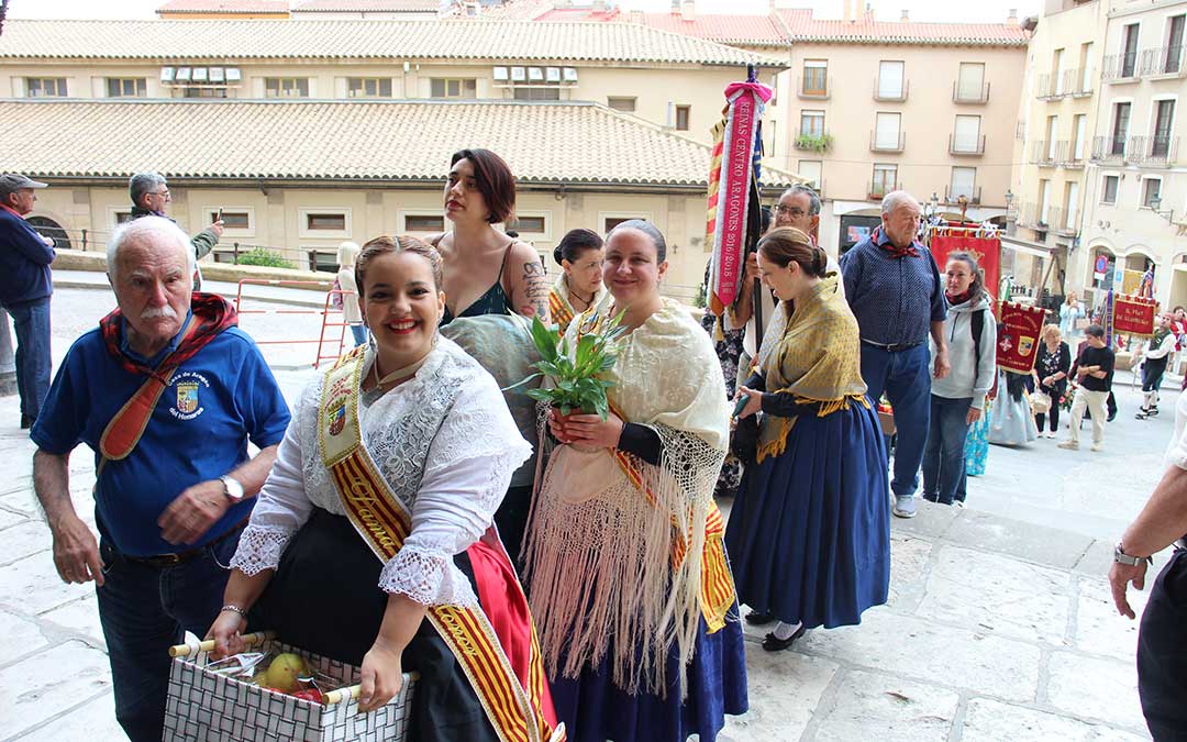 Rumbo a la ofrenda del domingo por la mañana. / B. severino
