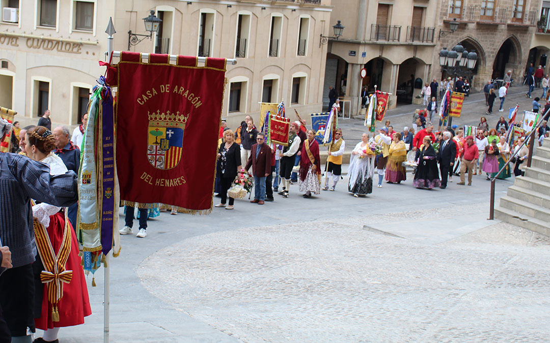 Rumbo a la ofrenda del domingo por la mañana. / B. severino