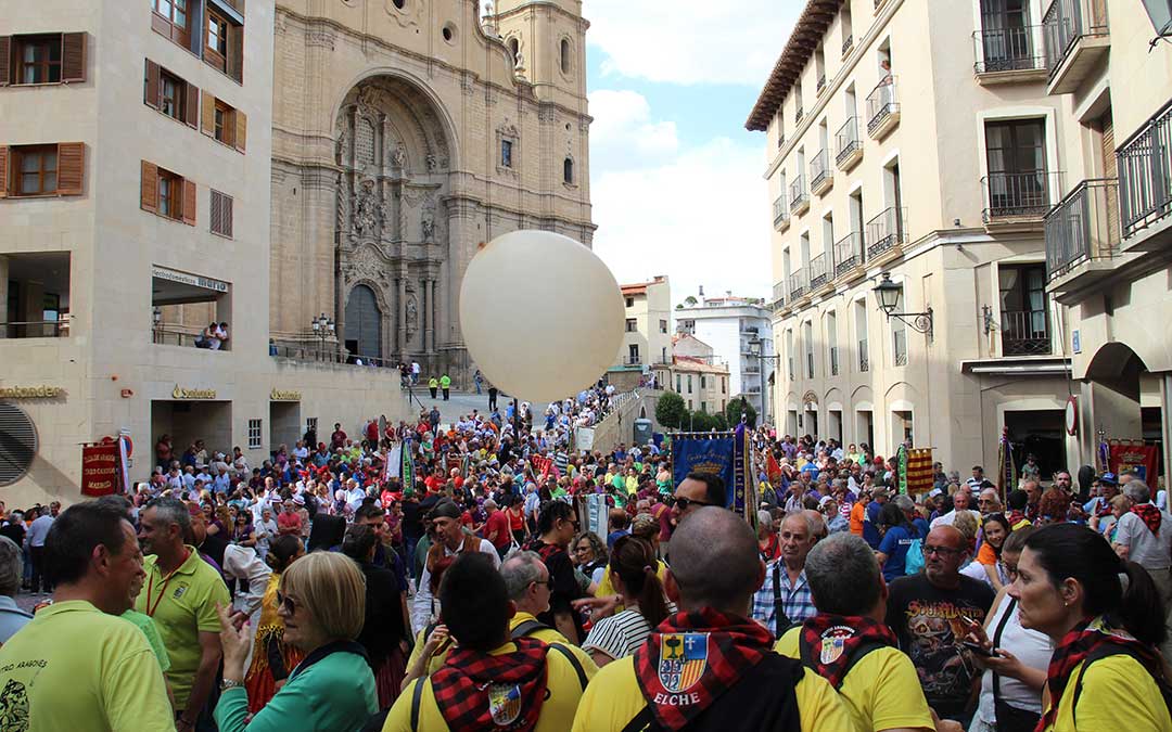 Ambiente festivo una vez terminado el acto de recepción. / B. Severino