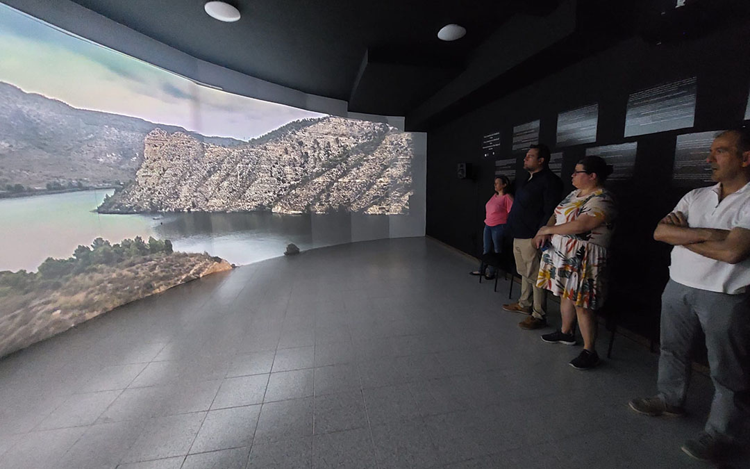 La jornada ha concluido con una visita al Museo de la Batalla del Ebro de Fayón./ J.L.
