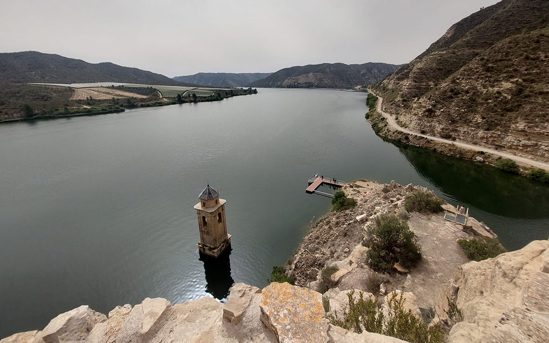 Desde lo alto del castillo la panorámica destaca por su belleza y espectacularidad./ J.L.