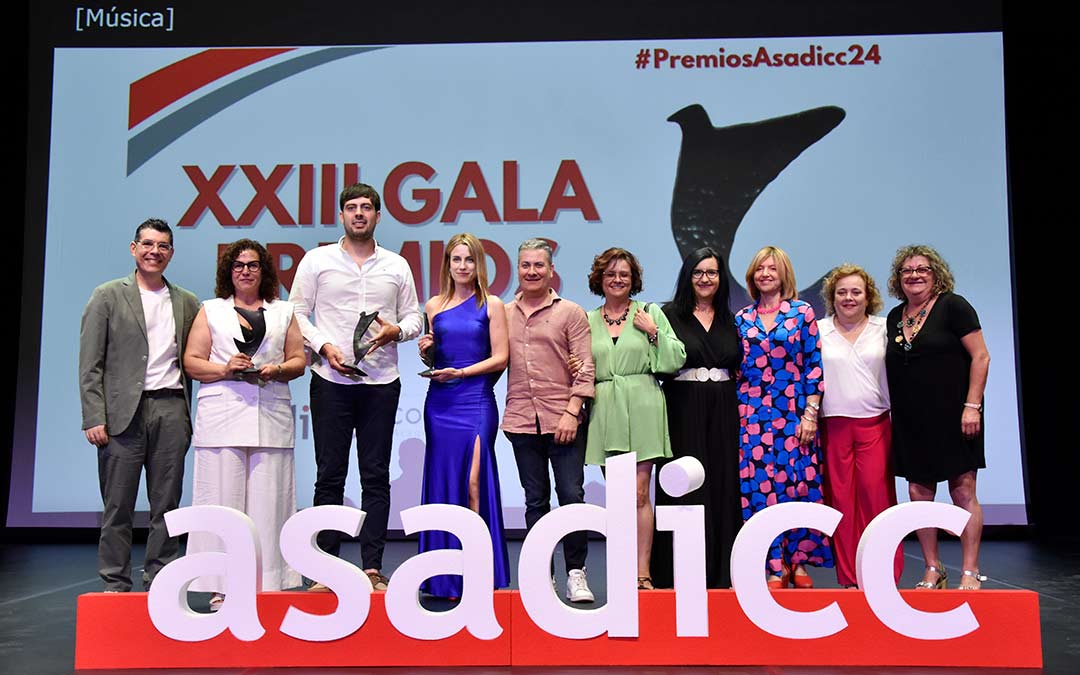 Premiados y junta de ASADICC./ASADICC