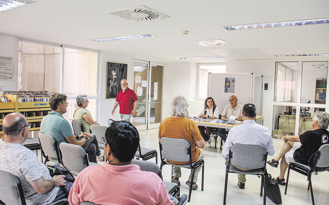 Graciela Giráldez y Julio Moreno, presidente de Poiesis, entablaron un diálogo con el público en Alcañiz./ Beatriz Severino