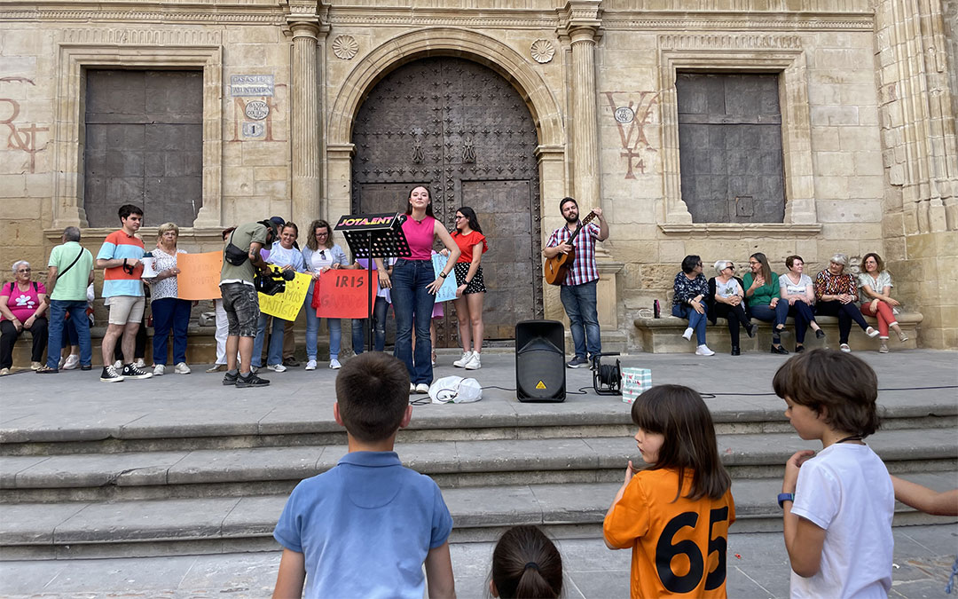 'Making of' de la grabación de Jotalent en Alcañiz para apoyar a Iris Pérez./ María Celiméndiz