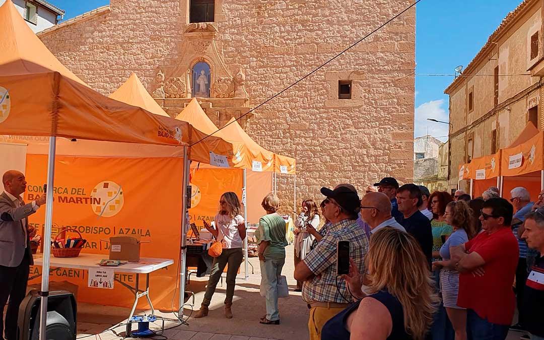 Momento de la inauguración a cargo del escritor Román Abadías. Este año el clima fue benévolo después de la ola de calor de 2023. / Asociación Cultural Jatiel