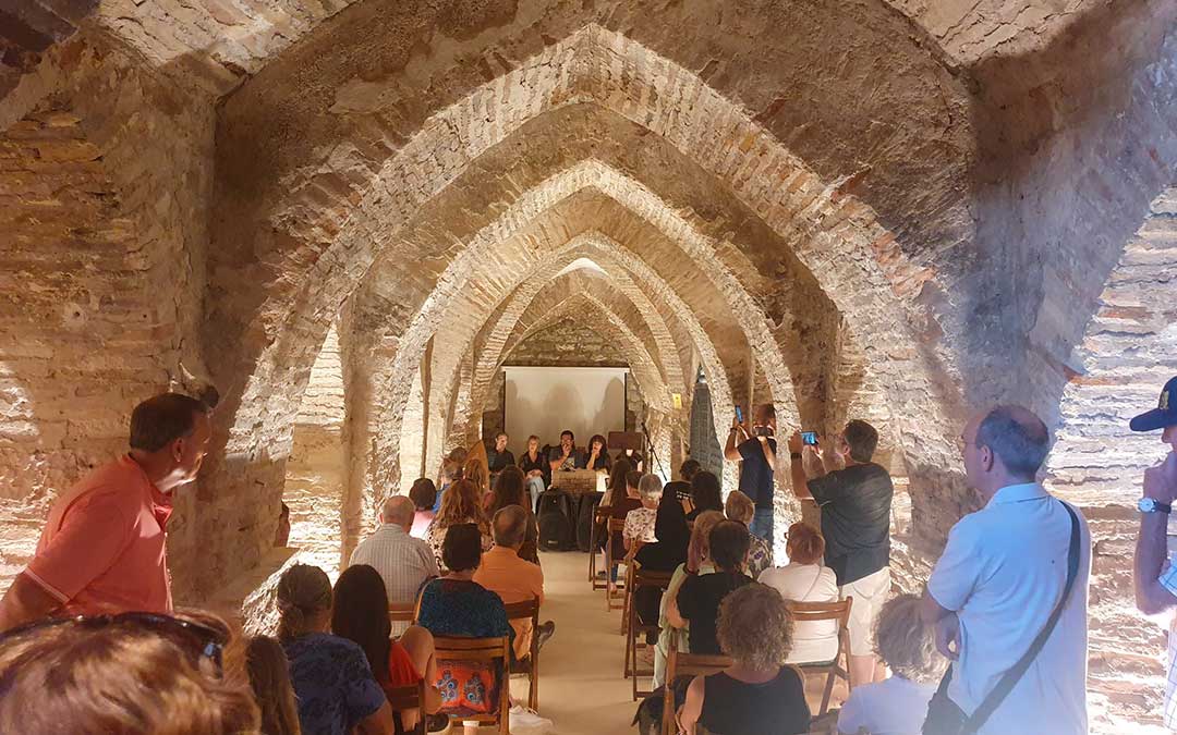 La Cripta gótica llena para el recital. También se pudo visitar con la iglesia. / Asociación Cultural Jatiel