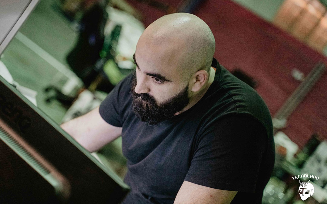 Manuel Martínez captado por el alcañizano Javier Navarro, uno de los fotógrafos con los que trabaja. / Canelita Estudio