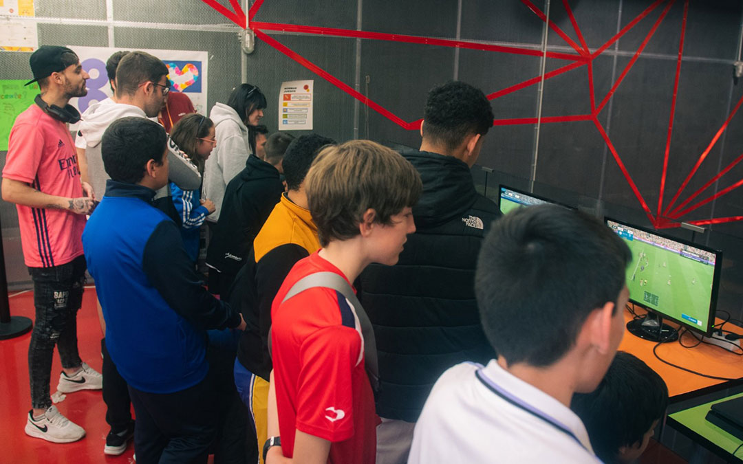 Atentos a las retransmisiones en la lan Party de Teruel. / David Marsea
