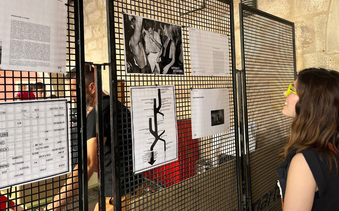 Los vecinos pudieron aprender más sobre este tipo de música en la exposición 'Historia del techno'./ C.O.