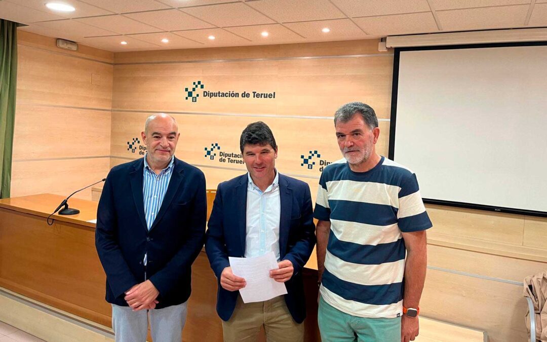 Santiago Ligros, Secretario General de Cámara de Comercio, Miguel Ángel Navarro, diputado de Agricultura de DPT y Jose Antonio Esteban, Gerente de Azafrán La Carrasca./ DPT
