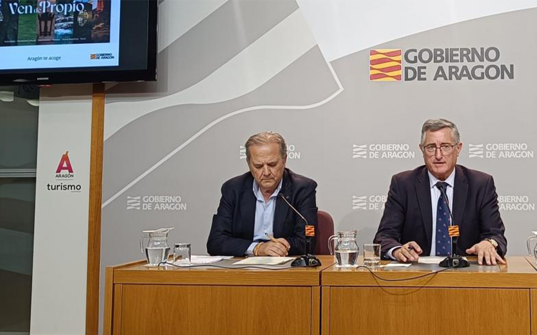 Jorge Moncada y Manuel Blasco, este jueves en la presentación de 'Ven de propio'./ DGA