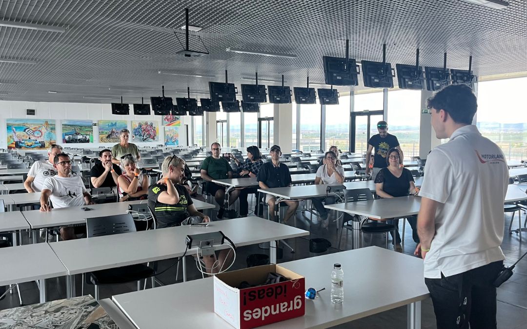 Visita a una de las salas de prensa./ C.O.