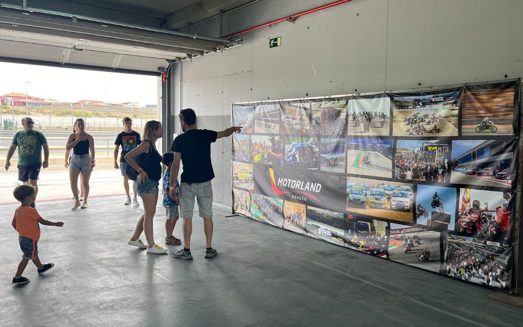Se colocó un panel con imágenes del circuito./ C.O.