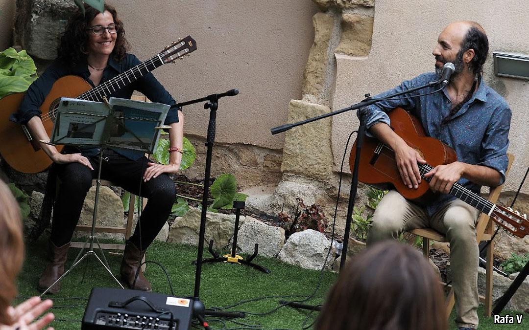 Nuria y Roberto durante su actuación./Rafael Valenzuela