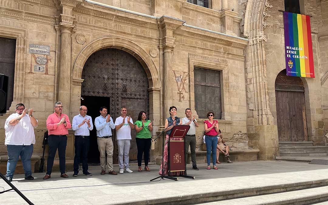 Lectura de la declaración institucional en el Día del Orgullo LGTBI / L. Castel