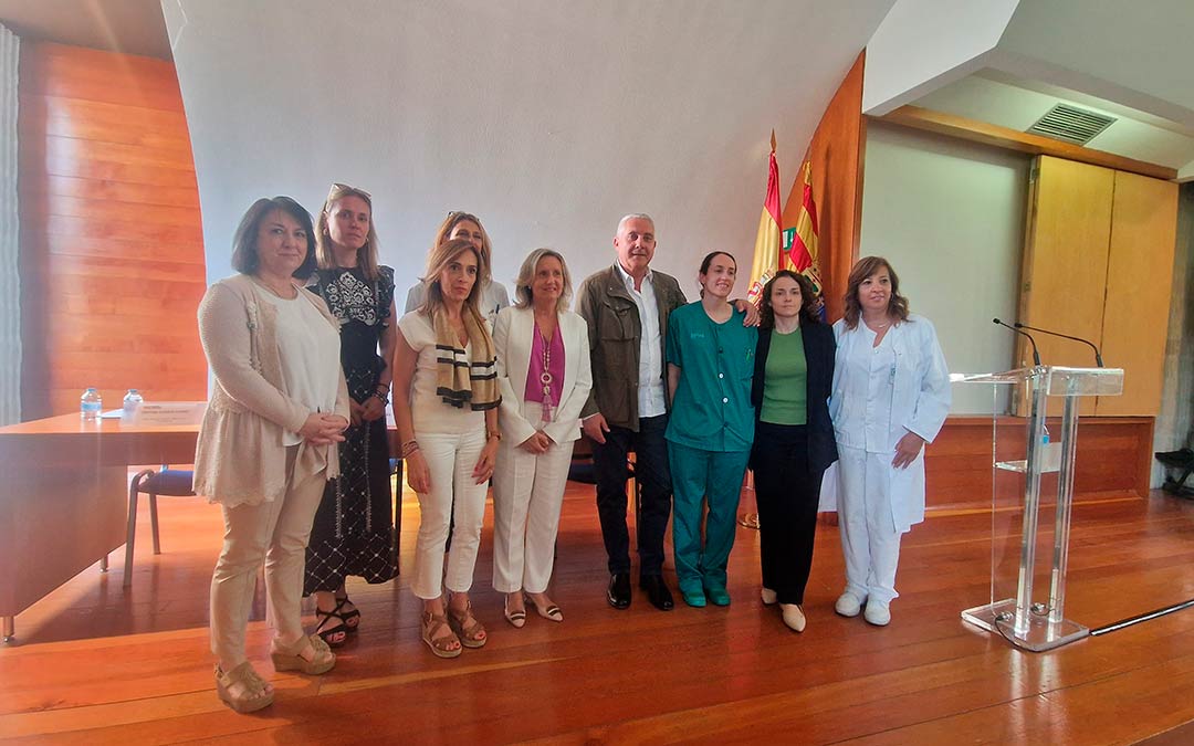 Equipo directivo del Salud y del sector sanitario de Calatayud con una de las MIR fidelizada./DGA