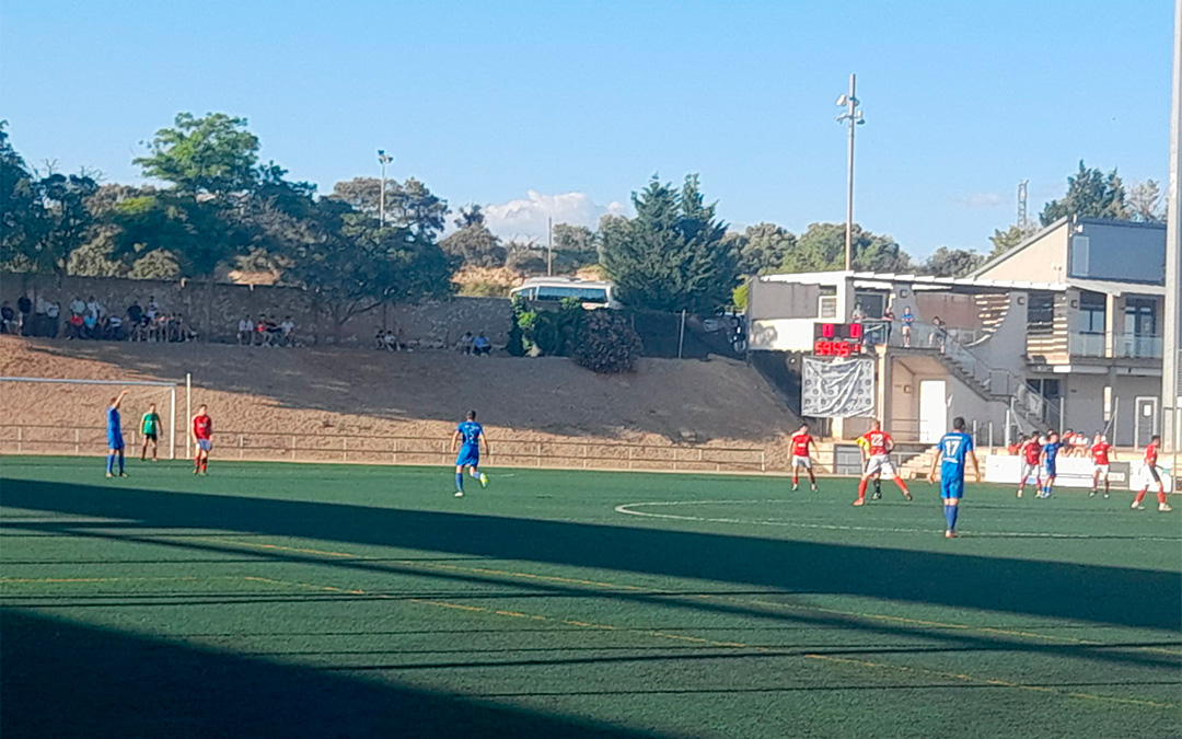 El partido se ha disputado en el campo barbastrense./ Paco Espada