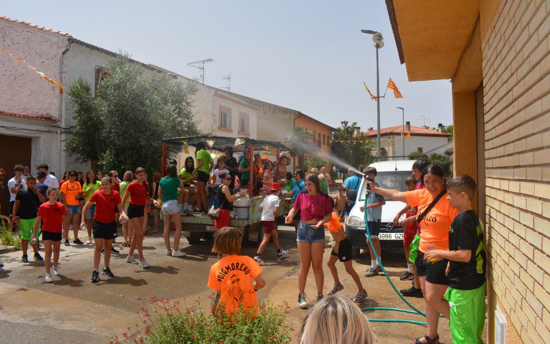 Puigmoreno vivió este viernes el primer día de sus fiestas./ C.O.
