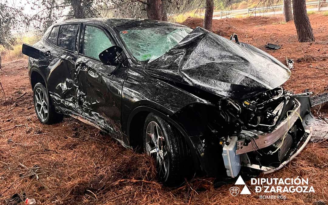 El coche siniestrado circulaba por la N-232 a la altura de Quinto./ DPZ