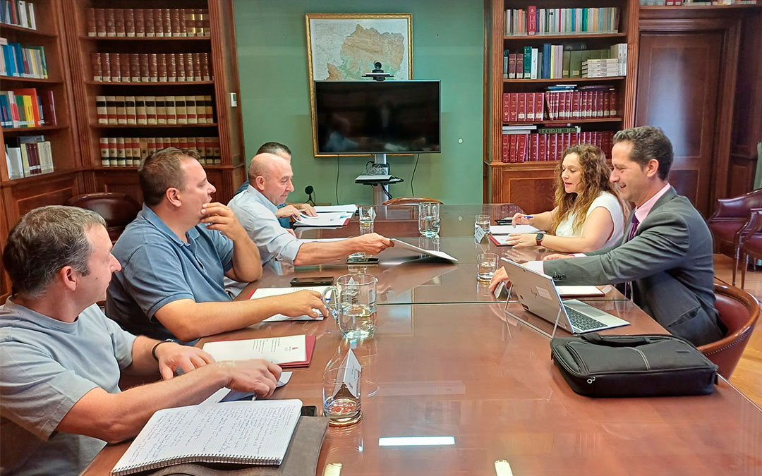 Reunión entre representantes de UAGA y de las delegaciones del Gobierno en Zaragoza y Teruel./ UAGA