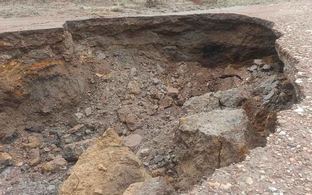 Socavón provocado por la tormenta./Auto. Cañizar