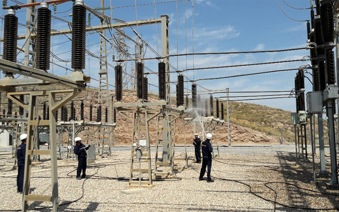 Trabajos en el interior de una subestación eléctrica./ Endesa