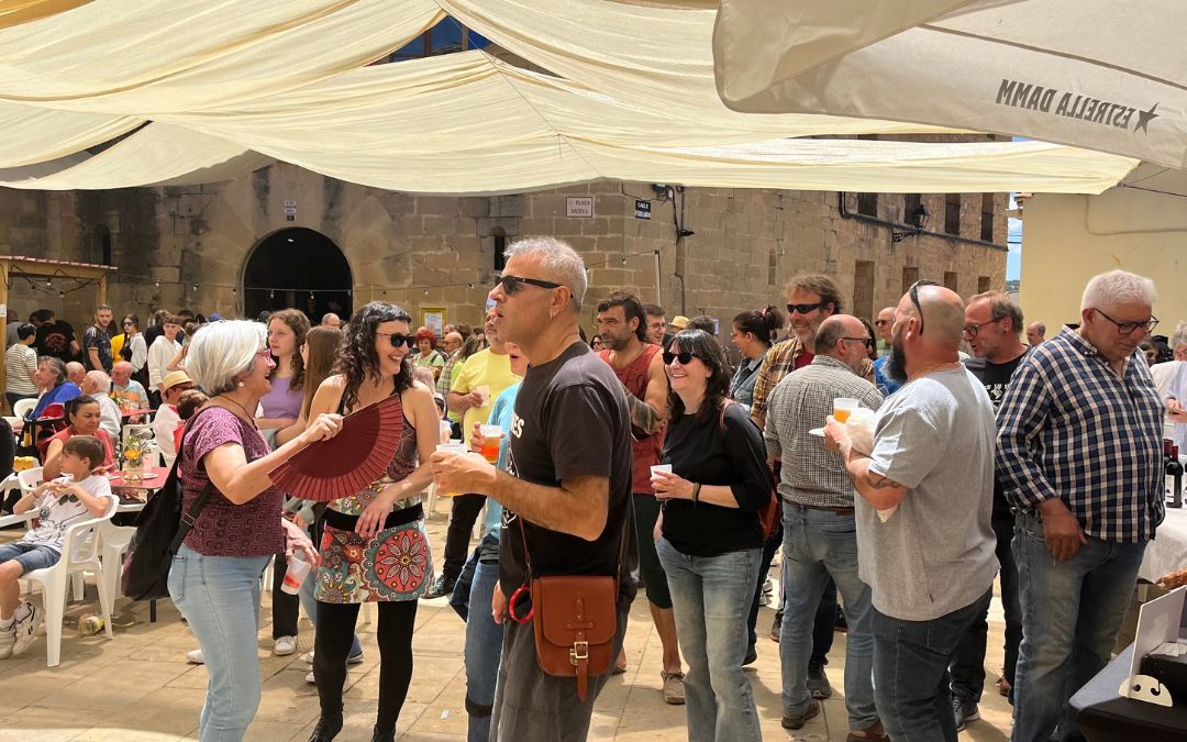 El público disfrutó de las tapas y la actuación musical por igual./ C.O.