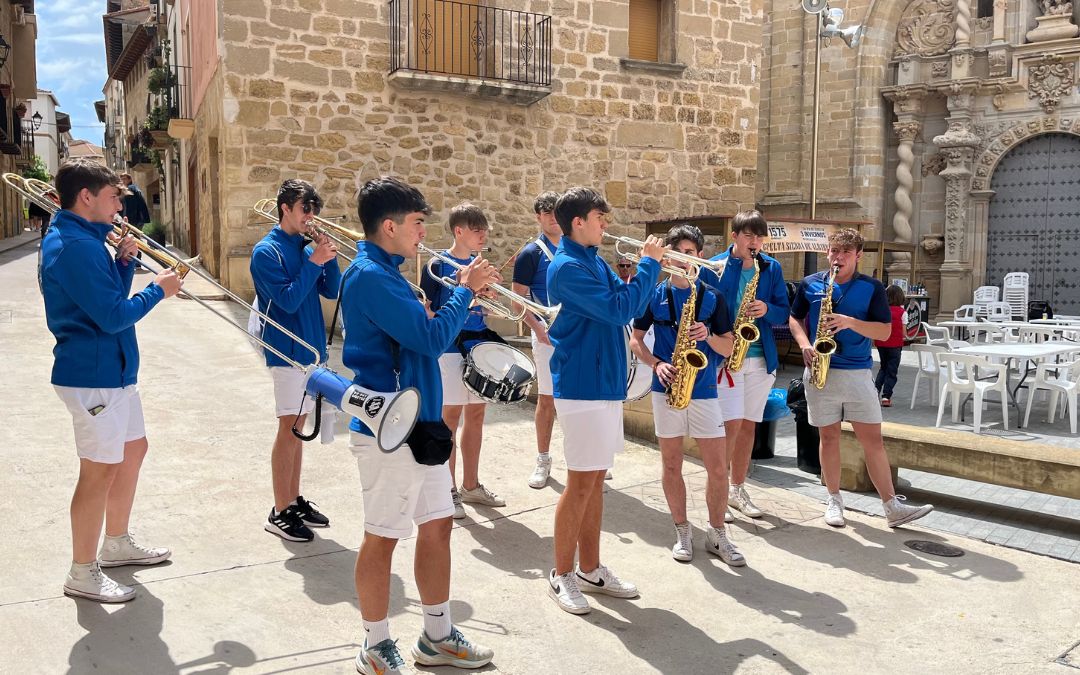 La charanga Toca Notas de Alcañiz puso la música el primer día de la feria./ C.O.