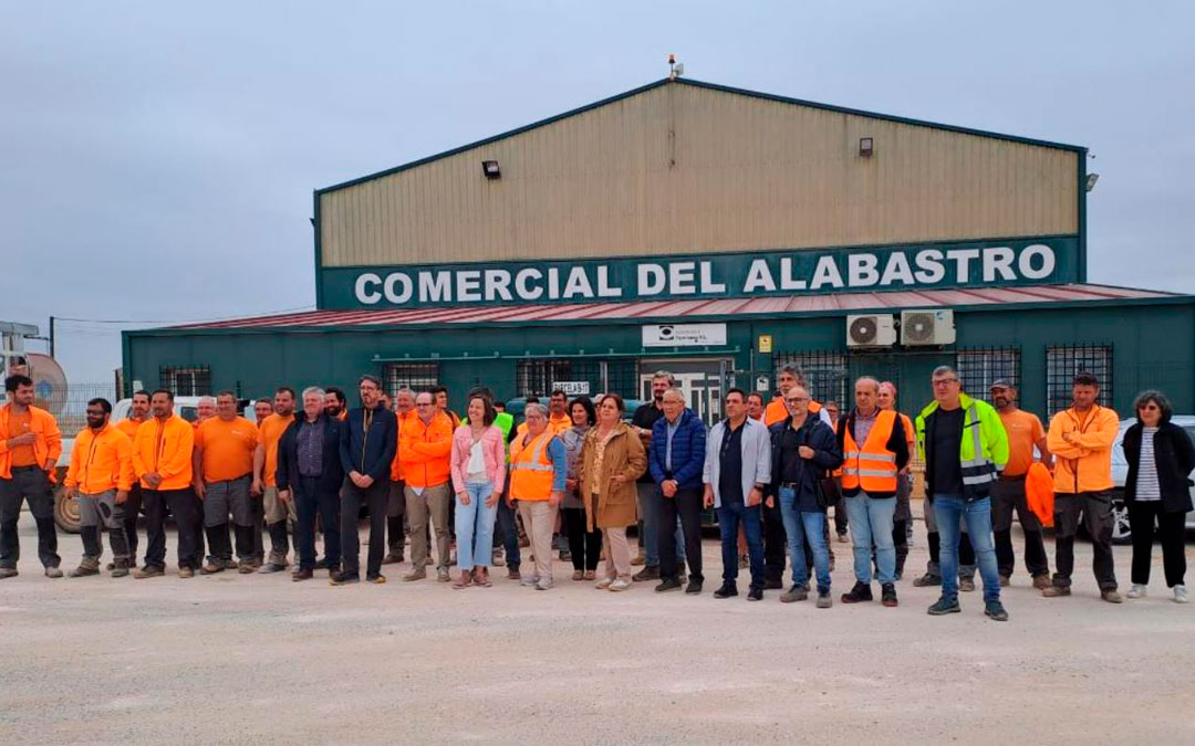 Foto de familia de la visita./ Exportadora Turolense