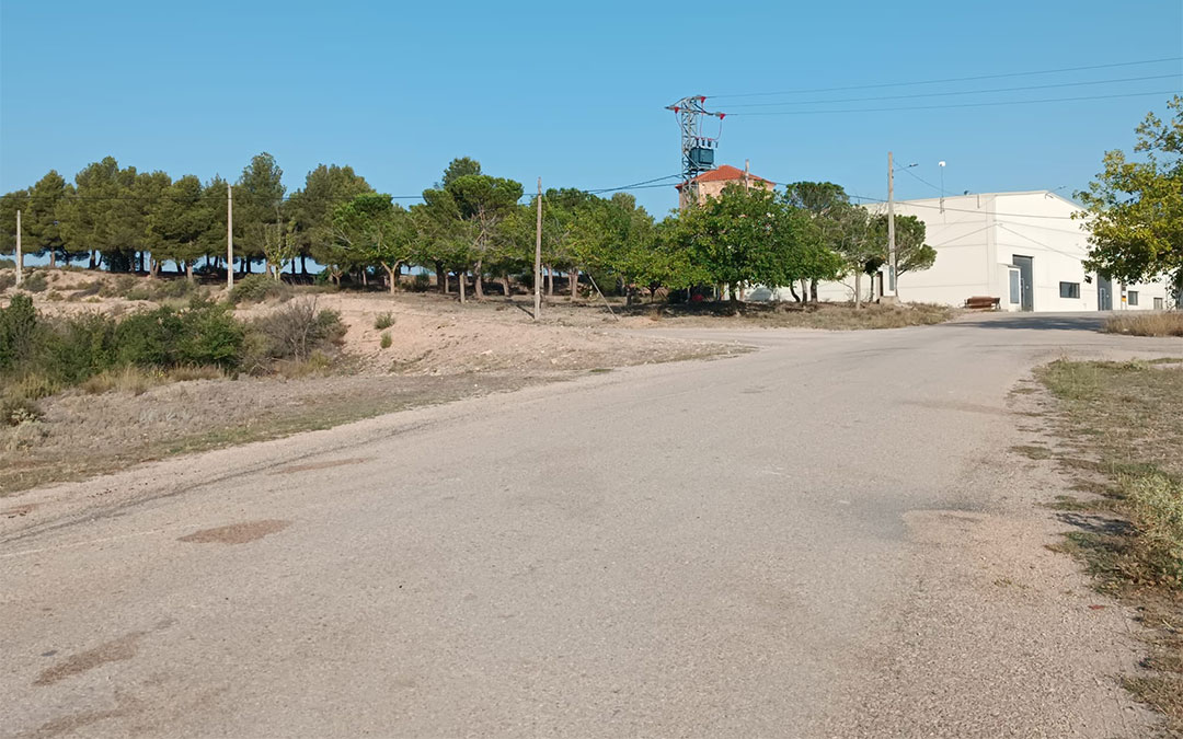 Estado del vial principal del polígono industrial de Aguaviva./ Ayuntamiento de Aguaviva