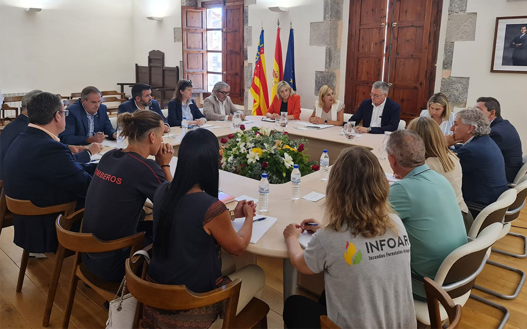 Representantes institucionales de Aragón y la Comunidad Valenciana refuerzan en El Toro (Castellón) su cooperación en prevención de incendios y defensa del patrimonio natural./ DGA