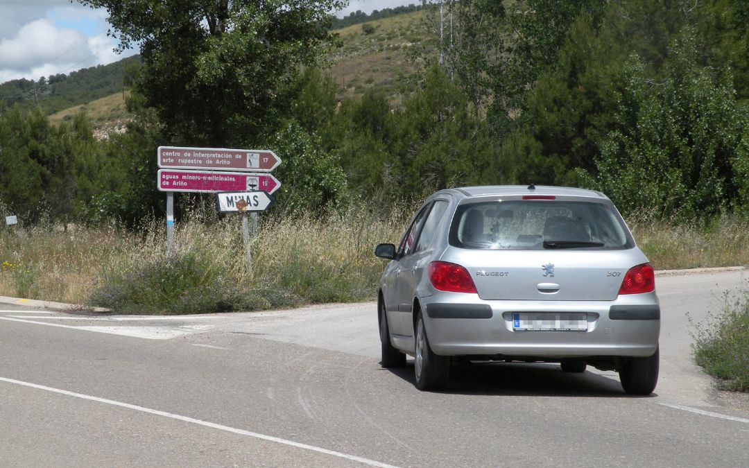 Cruce hacia la pista minera./ La Comarca.