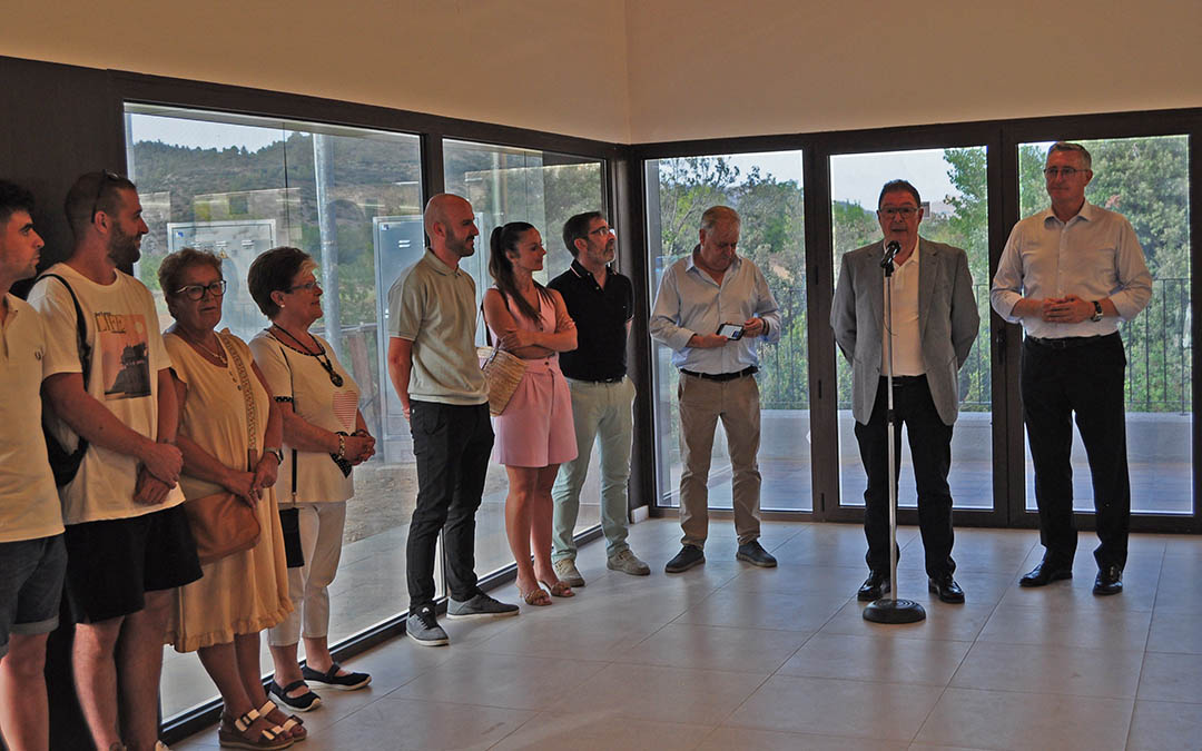 La nueva oficina de turismo ha acogido la inauguración./ J.L.