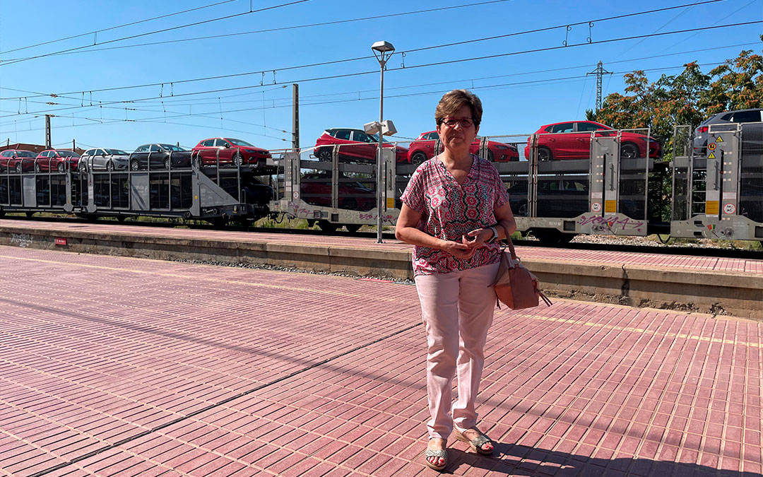 Bernarda Centol, en la estación de tren de Caspe./ S.F.