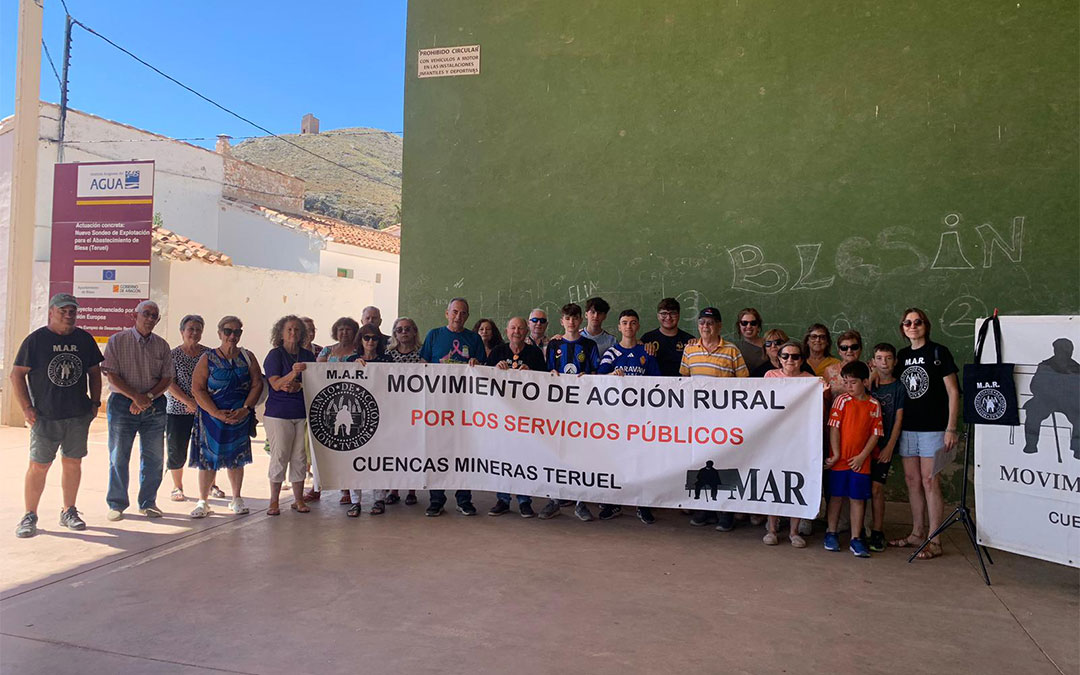 Unas 25 personas se concentraron este lunes en Blesa, donde residen menos de 80 habitantes./ MAR