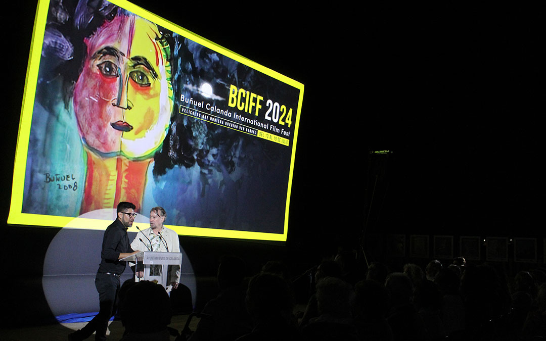 Javier Espada y el mexicano Julio López Yahir, presentador de la inauguración. / B. Severino