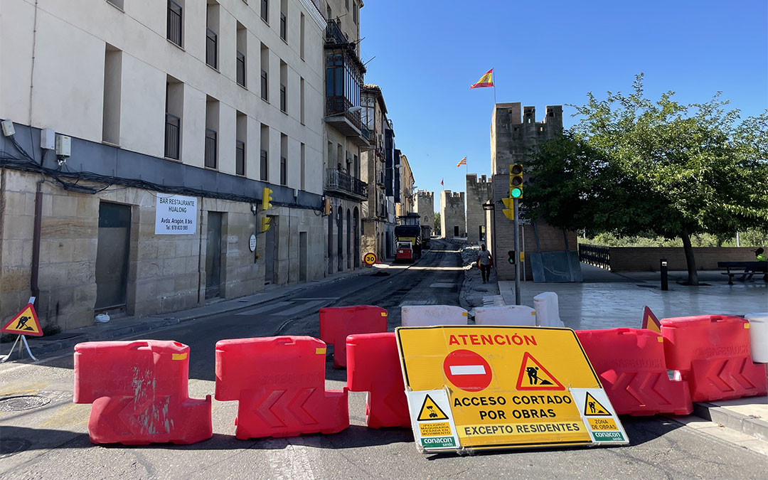 El Corcho, cortado al tráfico este martes 16 de julio de 2024 por las obras de las antiguas travesías de Alcañiz./ María Celiméndiz