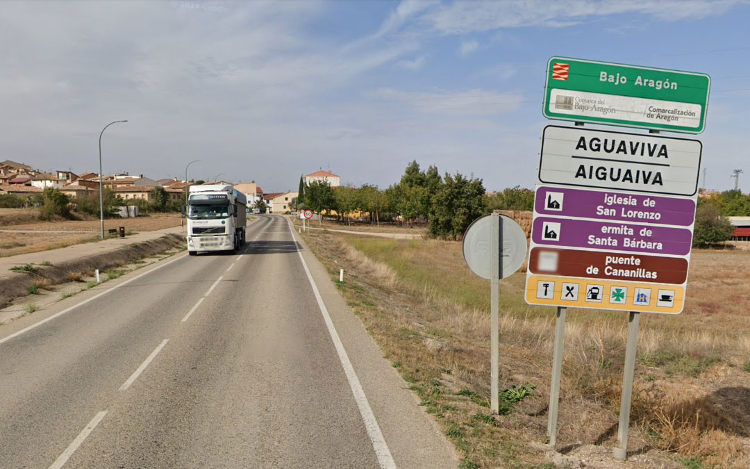 Imagen del cartel de Aguaviva en modo bilingüe./ Google Earth