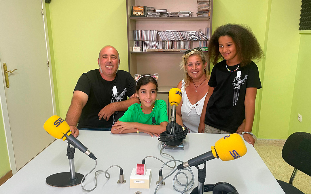 Familia caspolina acogida niñas saharauies./ S.F.